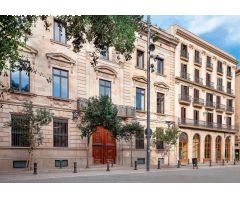 Ático exclusivo con terraza y piscina privada en edificio histórico del Barrio Gótico