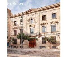 Ático exclusivo con terraza y piscina privada en edificio histórico del Barrio Gótico