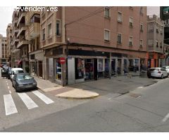 LOCAL COMERCIAL HACIENDO ESQUINA LUMINOSO CON MUCHAS POSIBILIDADES