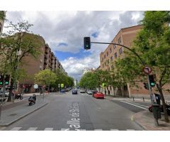 ¡Oportunidad única en Nuevos Ministerios! Local comercial en ALQUILER