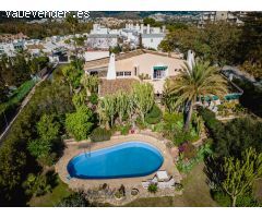Oportunidad de Inversión, dos casas “hermanas” con gran jardín en Atalaya Golf, Estepona