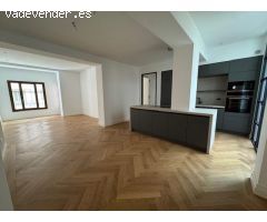 EXCLUSIVA--PISO PRIMERO DE 156,79 M2  EN AVENIDA COMTE DE SALLENT CON TERRAZA Y PARKING!!!!