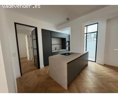 EXCLUSIVA--PISO PRIMERO DE 156,79 M2  EN AVENIDA COMTE DE SALLENT CON TERRAZA Y PARKING!!!!