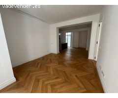 EXCLUSIVA--PISO PRIMERO DE 156,79 M2  EN AVENIDA COMTE DE SALLENT CON TERRAZA Y PARKING!!!!