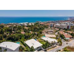 Moderna villa con impresionantes vistas panorámicas al mar en la Urb. Reserva del Higuerón