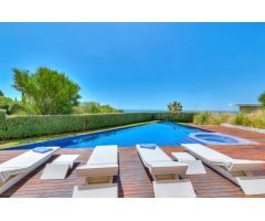 Moderna villa con impresionantes vistas panorámicas al mar en la Urb. Reserva del Higuerón