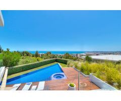 Moderna villa con impresionantes vistas panorámicas al mar en la Urb. Reserva del Higuerón