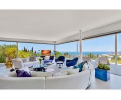 Moderna villa con impresionantes vistas panorámicas al mar en la Urb. Reserva del Higuerón