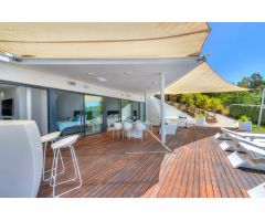 Moderna villa con impresionantes vistas panorámicas al mar en la Urb. Reserva del Higuerón