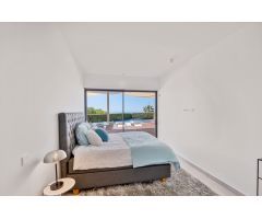 Moderna villa con impresionantes vistas panorámicas al mar en la Urb. Reserva del Higuerón