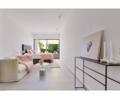 Moderna villa con impresionantes vistas panorámicas al mar en la Urb. Reserva del Higuerón