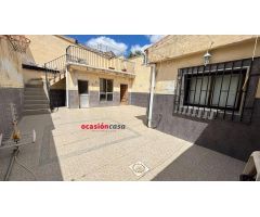 CASA CON TEJADO NUEVO Y PATIO