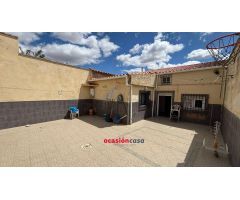 CASA CON TEJADO NUEVO Y PATIO
