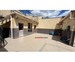 CASA CON TEJADO NUEVO Y PATIO