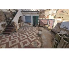 CASA PARA REFORMAR EN EL CENTRO DE PUEBLONUEVO