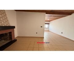 CASA CON GRAN PATIO A LA VENTA