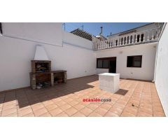 CASA CON GRAN PATIO A LA VENTA