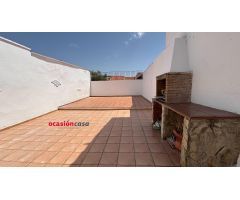 CASA CON GRAN PATIO A LA VENTA