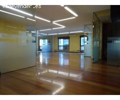Santa Catalina.  Oficinas , 15 puestos de trabajo, 2 baños, 2 garajes y trastero.