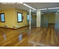 Santa Catalina.  Oficinas , 15 puestos de trabajo, 2 baños, 2 garajes y trastero.