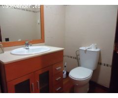Santa Catalina.  Oficinas , 15 puestos de trabajo, 2 baños, 2 garajes y trastero.