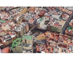 solar de trescientos veintisiete metros cuadrados (327m2),