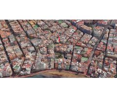 solar de trescientos veintisiete metros cuadrados (327m2),