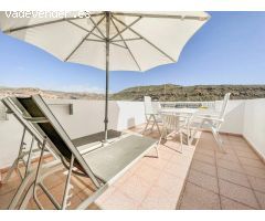 Apartamento con balcón y piscina comunitaria