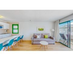 Apartamento con balcón y piscina comunitaria