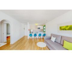 Apartamento con balcón y piscina comunitaria