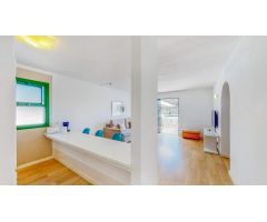 Apartamento con balcón y piscina comunitaria