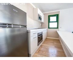 Apartamento con balcón y piscina comunitaria