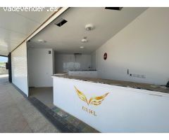 Local en alquiler en el Centro Comercial Meloneras con excelente ubicación con vistas al mar