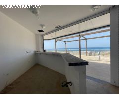 Local en alquiler en el Centro Comercial Meloneras con excelente ubicación con vistas al mar