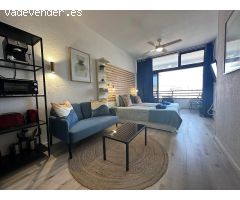 Estudio con vistas al mar, piscina y plaza de aparcamiento
