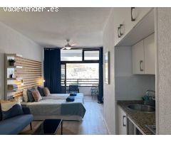 Estudio con vistas al mar, piscina y plaza de aparcamiento