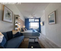 Estudio con vistas al mar, piscina y plaza de aparcamiento