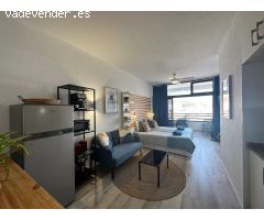 Estudio con vistas al mar, piscina y plaza de aparcamiento