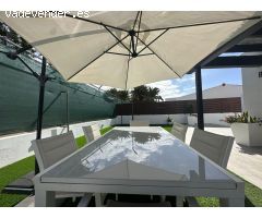 Bungalow con terraza privada y piscina comunitaria