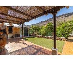En armonía con la naturaleza: encantadora finca con terreno en Ayagaures