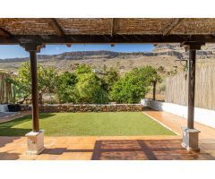 En armonía con la naturaleza: encantadora finca con terreno en Ayagaures