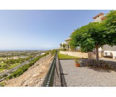 Villa en Sonnenland en venta en primera línea con vistas impresionantes