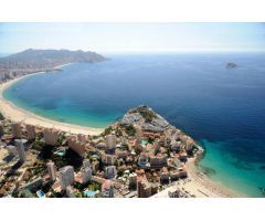 Se alquila piso de 3 dormitorios en 1 linea de la playa