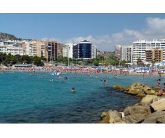Se alquila piso de 3 dormitorios en 1 linea de la playa