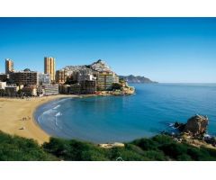 Se alquila piso de 3 dormitorios en 1 linea de la playa