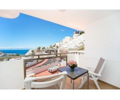 Terraza con vistas hacia el mar