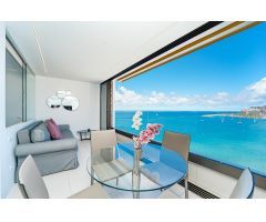 Apartamento totalmente reformado en primera línea de mar