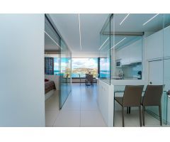 Apartamento totalmente reformado en primera línea de mar