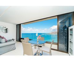 Apartamento totalmente reformado en primera línea de mar