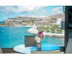 Apartamento totalmente reformado en primera línea de mar